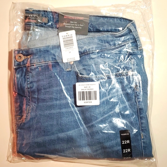 ❤️NWT VINTAGE TORRID JEANS - BOYFRIEND STRAIGHT DISTRESSED - STRETCH MID RISE - Picture 4 of 16